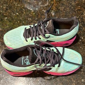 Mizuno Women's Athletic Shoes - Mint and Pink